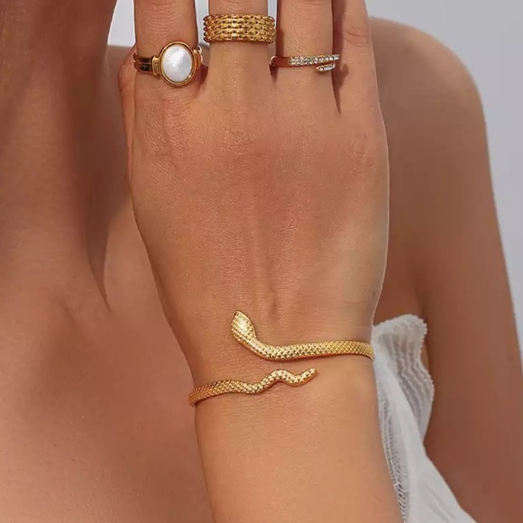 18K GOLD ADJUSTABLE BANGLE CUFF BRACELET, NICE BRACELET, CUTE BRACELET - Picture 3 of 7